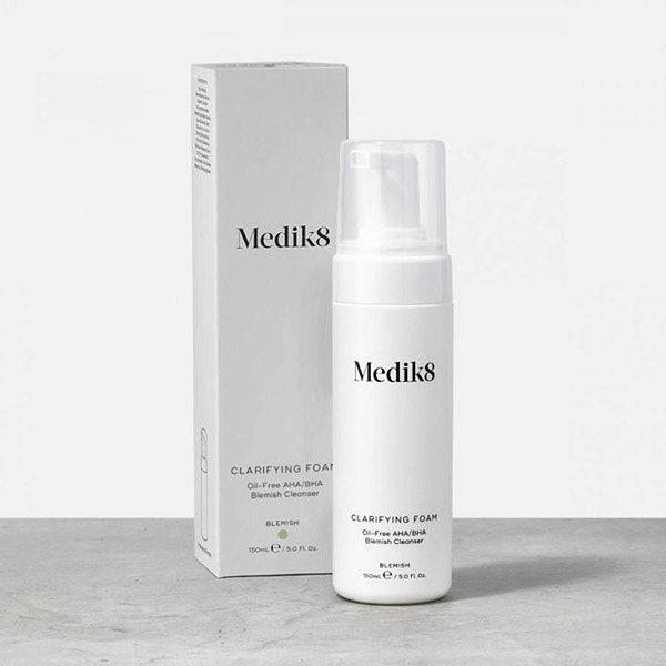 Medik8 Clarifying Foam™ – bezolejowa pianka oczyszczająca z kwasami AHA/BHA 150 ml - obrazek 2