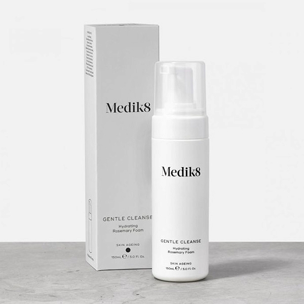 Medik8 Gentle Cleanse™ – rozmarynowa pianka oczyszczająca dla skóry wrażliwej 150 ml - obrazek 2