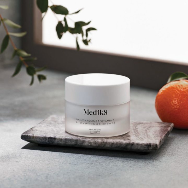 Medik8 Daily Radiance Vitamin C™ – nawilżający krem z witaminą C i ochroną przeciwsłoneczną SPF 30, 50 ml - obrazek 2